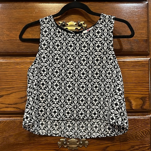 One‎ Clothing Blouse - Picture 1 of 4